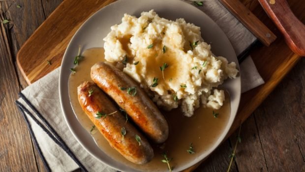 Salchicha Alemana con Salsa de Cebolla al Vino Blanco